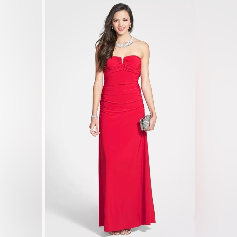 NWT Adrianna Papell Red Strapless Ruched Gown